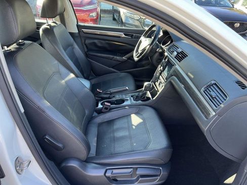 Used 2018 Volkswagen Passat 2.0T SE FWD image 10