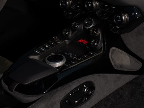 Used 2023 Aston Martin V8 Vantage Coupe RWD image 29
