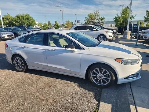 Used 2017 Ford Fusion SE FWD image 12