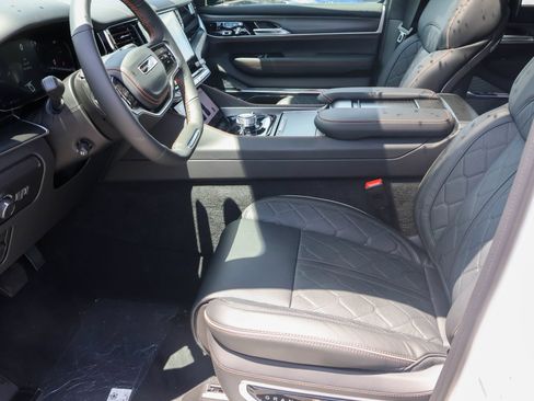 New 2026 Jeep Grand Wagoneer Summit AWD/4WD image 4