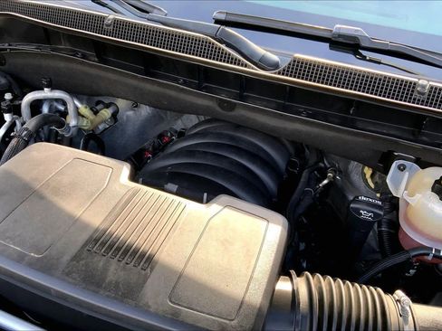 Used 2023 Chevrolet Suburban LT image 29