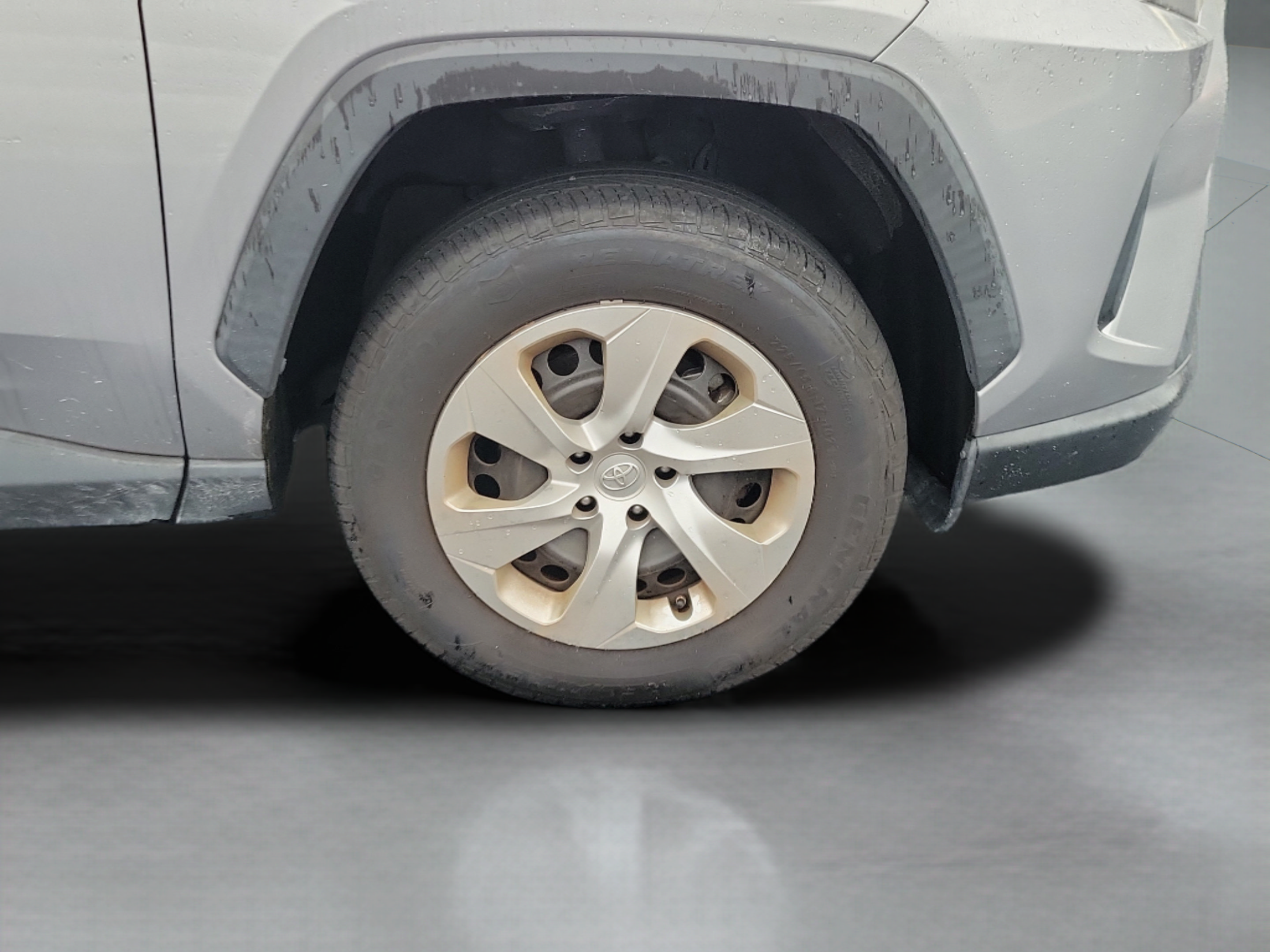 Used 2021 Toyota RAV4 LE FWD image 13