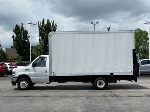 New 2024 Ford E-450 and Econoline 450 Super Duty w/ Power Windows & Locks Group image 2