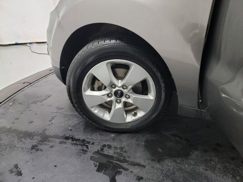 Used 2018 Kia Soul image 28