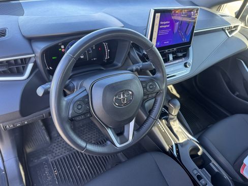 Used 2025 Toyota Corolla SE w/ SE Premium Package image 12