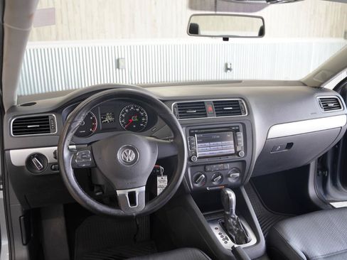 Used 2013 Volkswagen Jetta SE FWD image 11