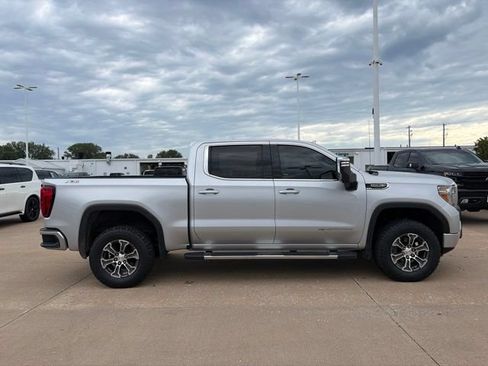Used 2020 GMC Sierra 1500 SLE w/ SLE Value Package AWD/4WD image 2