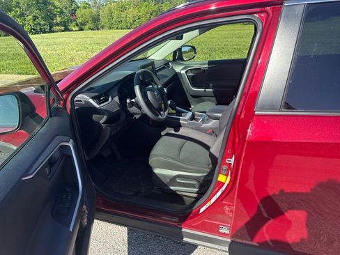 Used 2019 Toyota RAV4 LE w/ All Weather Liner Package AWD/4WD image 5