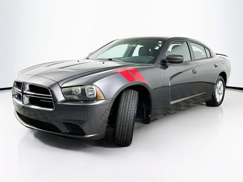 Used 2014 Dodge Charger SE image 2