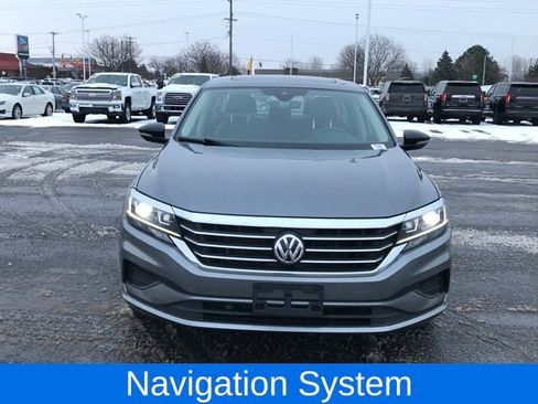 Used 2022 Volkswagen Passat 2.0T image 2