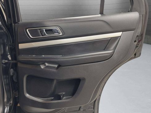 Used 2017 Ford Explorer XLT FWD image 23