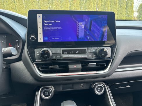 Used 2025 Toyota Grand Highlander AWD image 26