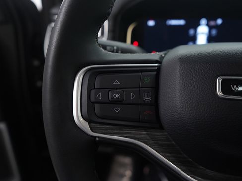 Used 2023 Jeep Wagoneer L Series II w/ Premium Group I image 18