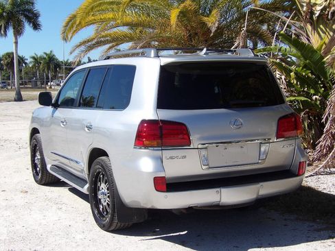 Used 2011 Lexus LX 570 Base AWD 4dr SUV image 5