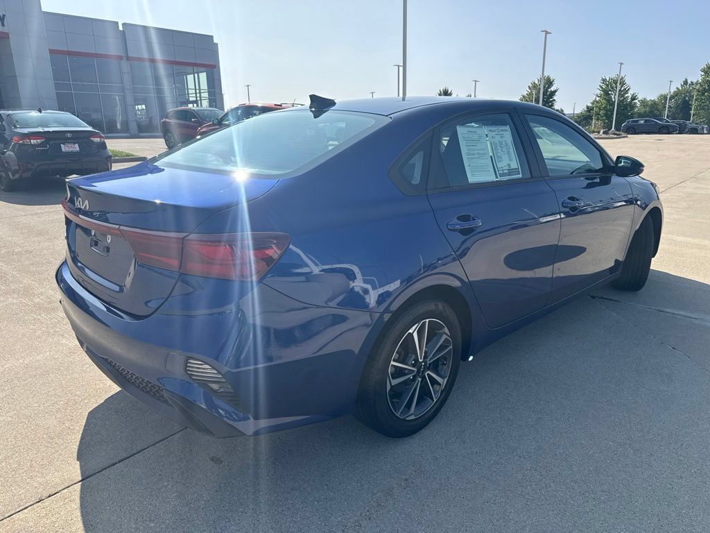 Used 2023 Kia Forte LXS w/ LXS Technology Package FWD image 3