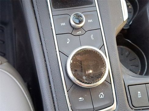 Used 2019 Cadillac XT4 Luxury w/ Cold Weather Package image 18