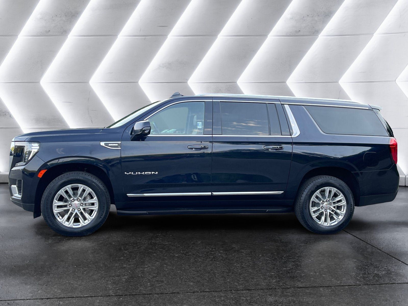 Used 2024 GMC Yukon XL SLT w/ SLT Luxury Package AWD/4WD image 20