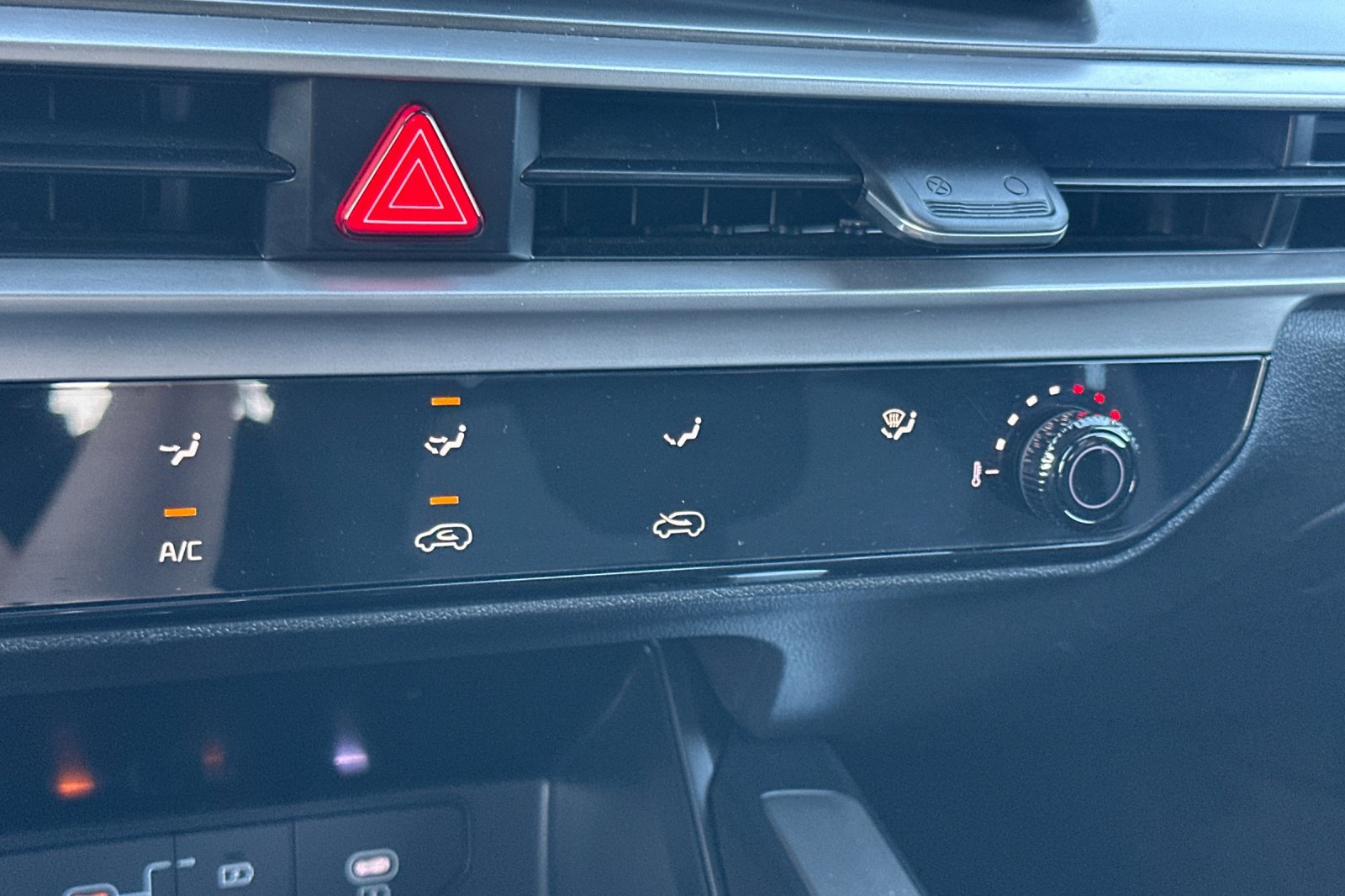 Certified 2026 Kia Sorento LX FWD image 30