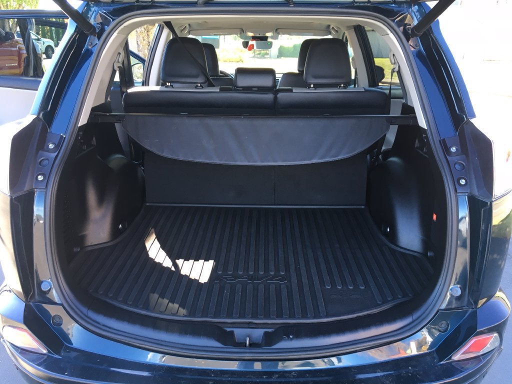 Used 2017 Toyota RAV4 Platinum w/ All Weather Liner Package AWD/4WD image 33