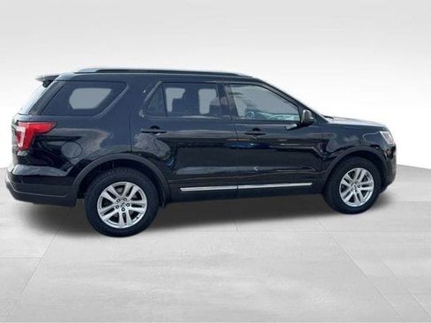 Used 2018 Ford Explorer XLT image 33