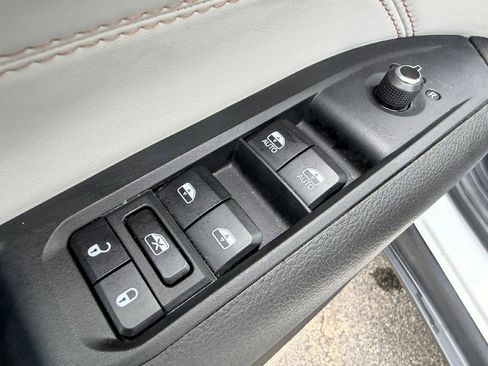 Used 2025 Jeep Compass Limited AWD/4WD image 24