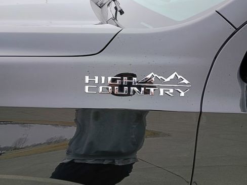 New 2026 Chevrolet Suburban High Country image 4