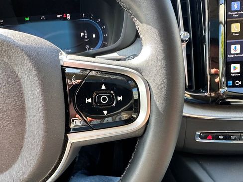 Used 2025 Volvo XC60 B5 Plus image 24