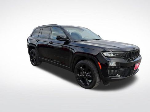 Used 2023 Jeep Grand Cherokee Altitude AWD/4WD image 11
