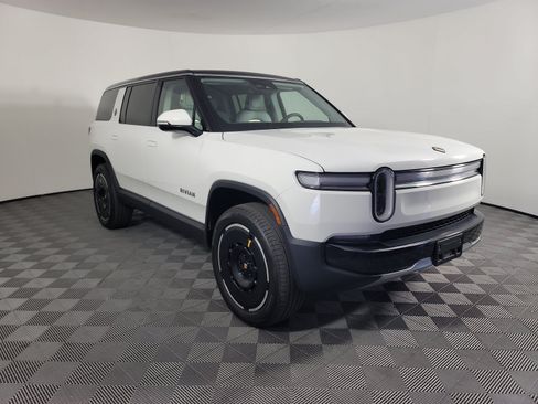 Used 2025 Rivian R1S Adventure AWD/4WD image 7