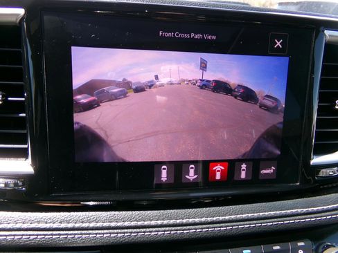 Used 2022 Chrysler Pacifica Limited FWD image 29