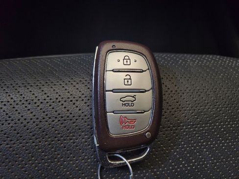Used 2017 Hyundai Elantra Limited FWD image 32
