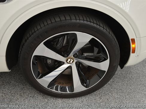 Used 2019 Bentley Bentayga AWD/4WD image 46