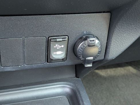 Used 2017 Toyota RAV4 XLE FWD image 23