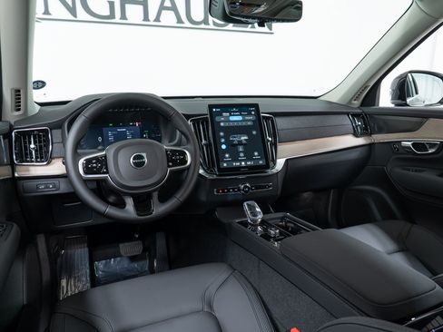 New 2026 Volvo XC90 T8 Plus w/ Protection Package Premier AWD/4WD image 16