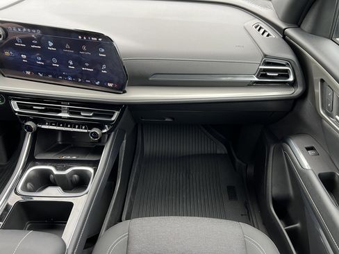 Used 2025 Chevrolet Traverse LT w/ Midnight/Sport Edition image 36