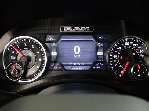 Used 2019 RAM 1500 Laramie w/ Sport Appearance Package AWD/4WD image 10
