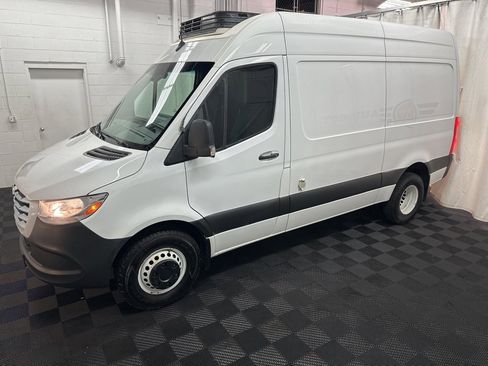 Used 2019 Freightliner Sprinter 144 image 5