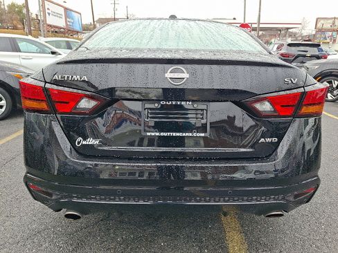 Used 2024 Nissan Altima 2.5 SV w/ SV Premium Package image 3