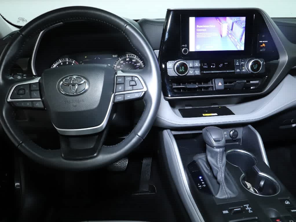 Used 2024 Toyota Highlander XLE AWD/4WD image 29