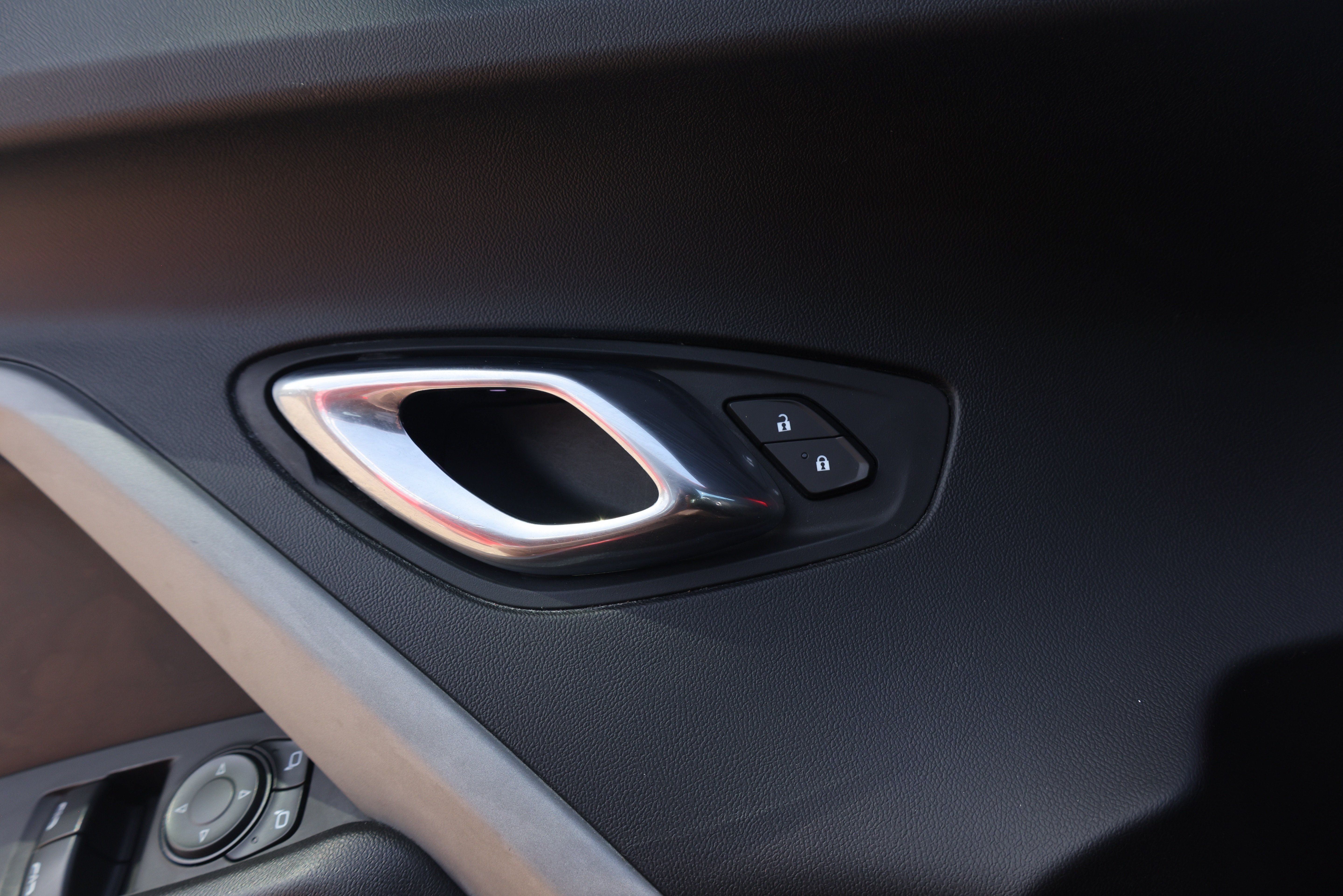 Used 2020 Chevrolet Camaro LT RWD image 21