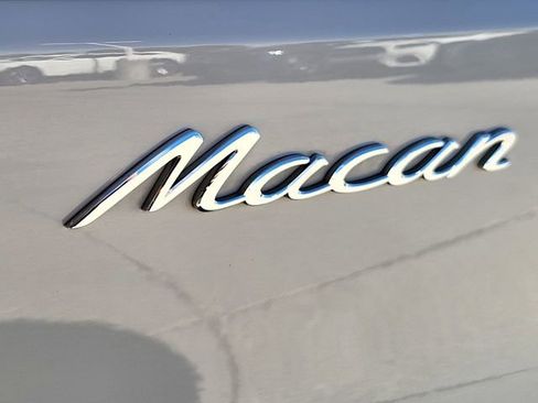 Used 2021 Porsche Macan image 3