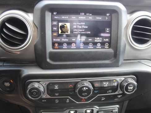 Used 2020 Jeep Wrangler Unlimited Sahara image 13