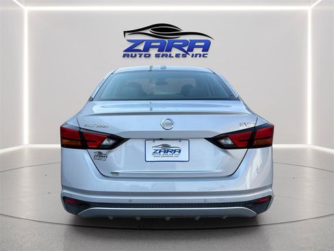 Used 2022 Nissan Altima 2.5 SV FWD image 6