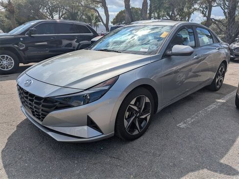 Certified 2023 Hyundai Elantra SEL w/ Convenience Package image 3