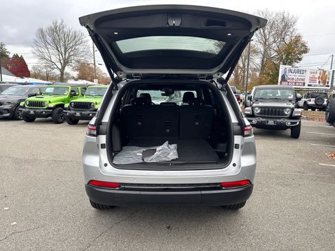 New 2025 Jeep Grand Cherokee Limited w/ Black Appearance Package AWD/4WD image 40