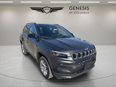 Used 2023 Jeep Compass Latitude w/ Sun and Sound Group AWD/4WD image 7