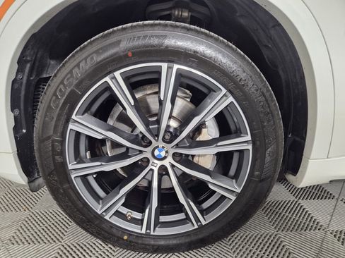Used 2022 BMW X5 xDrive40i w/ M Sport Package AWD/4WD image 8