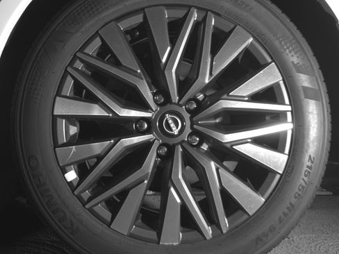 Used 2025 Nissan Altima 2.5 SV FWD image 14