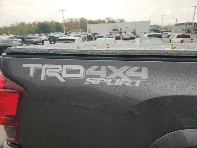 Used 2018 Toyota Tacoma TRD Sport w/ TRD Premium Sport Package AWD/4WD image 11