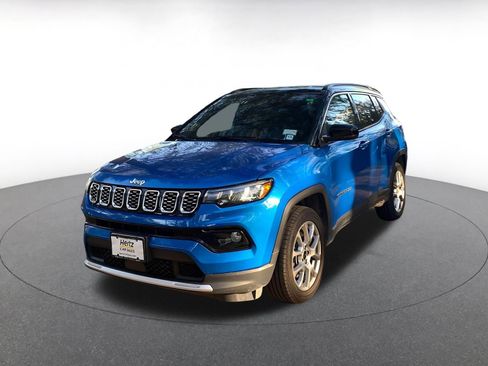 Used 2025 Jeep Compass Limited image 3